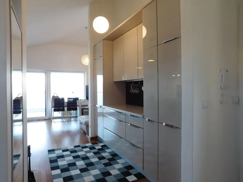 2 Apartmana s Vrtom Blizu Mora – slika 2