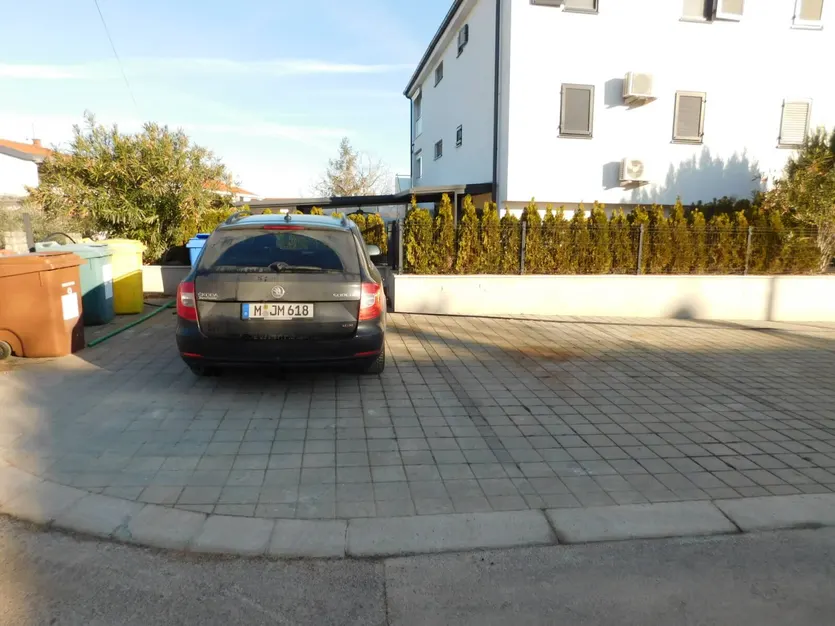 2 Apartmana s Vrtom Blizu Mora – slika 4