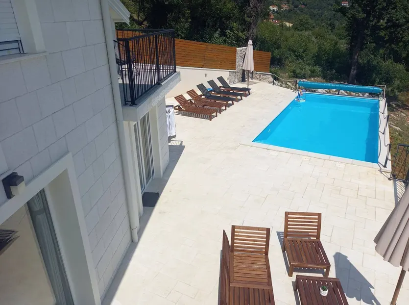 Nova Mediteranska Kuća s Bazenom i Pogledom na More – slika 2